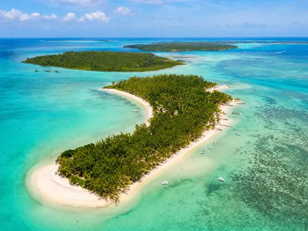 The lagoon and white sand of Ile aux Cerfs